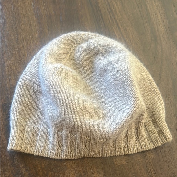 Neiman Marcus Accessories - Cozy Beige Knit Beanie